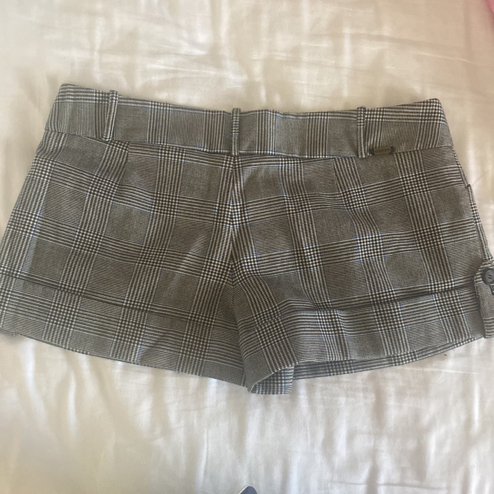 Guess Short - Picture 2 of 3
